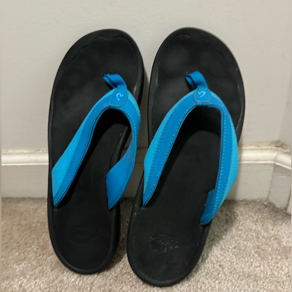 OluKai Ohana flip flops size 8